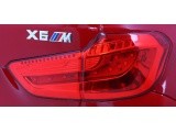Transporto priemonė BMW X6M dažytas raudonai