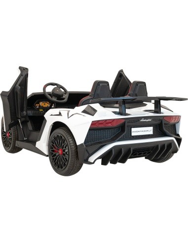 Vehicle Lamborghini Aventador SV White