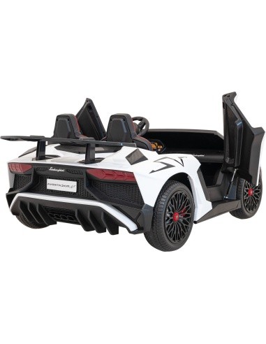 Vehicle Lamborghini Aventador SV White