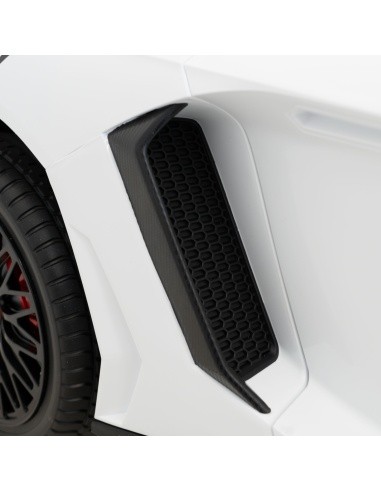 Vehicle Lamborghini Aventador SV White