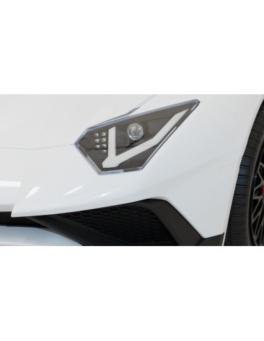 Vehicle Lamborghini Aventador SV White