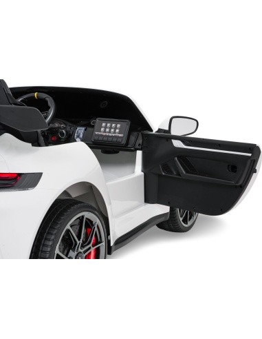 Vehicle Porsche 911 GT 3 White