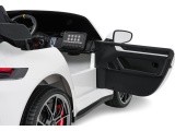 Vehicle Porsche 911 GT 3 White