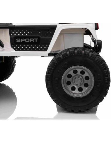 Extreme Sport 4x4 White Vehicle