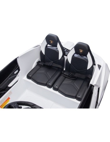 Lamborghini Revuelto XL STRONG White vehicle