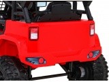 "Jeep" tamsiai raudonos spalvos transporto priemonė