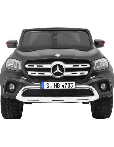 "Mercedes Benz X-Class" juodos spalvos