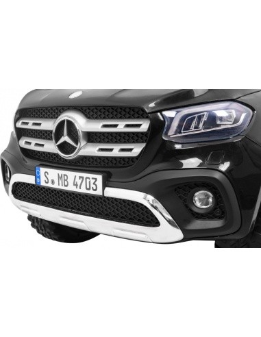 "Mercedes Benz X-Class" juodos spalvos