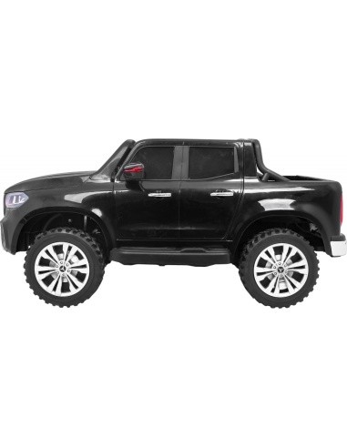 "Mercedes Benz X-Class" juodos spalvos