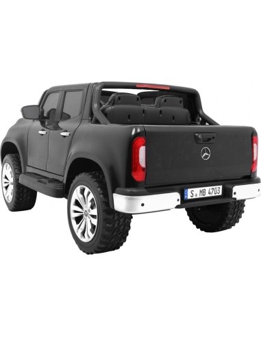 "Mercedes Benz X-Class" juodos spalvos