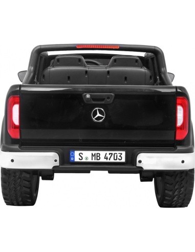 "Mercedes Benz X-Class" juodos spalvos