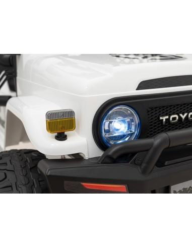 "Toyota FJ Cruiser" baltos spalvos