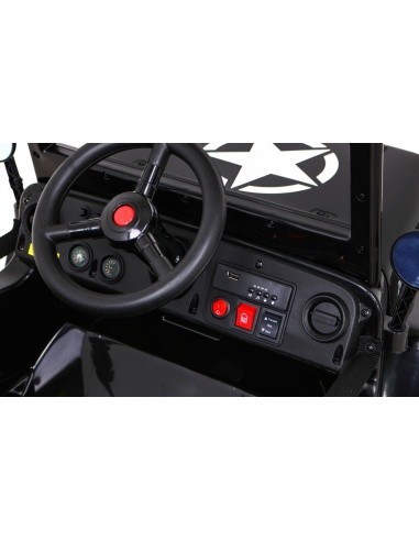 Retro karinė transporto priemonė juoda