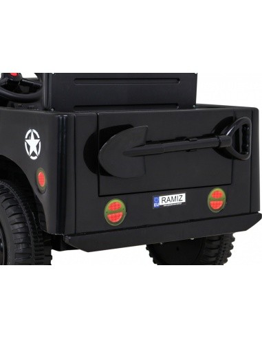 Retro karinė transporto priemonė juoda