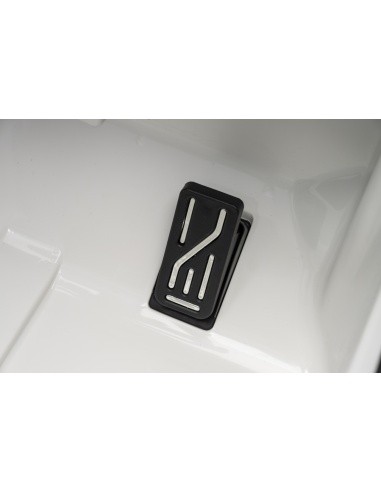 Mercedes G63 AMG White Vehicle